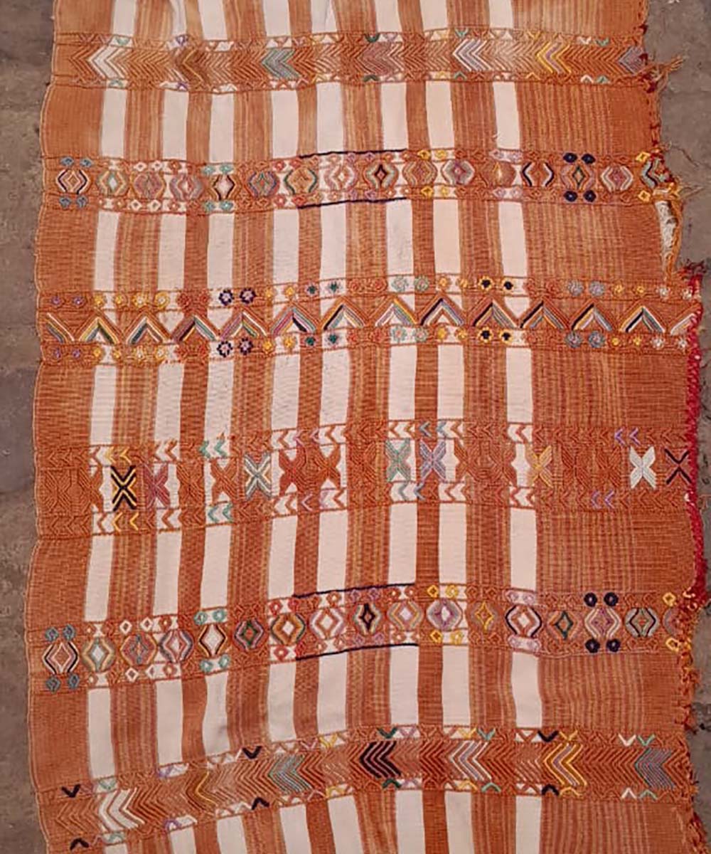 Ochre and white tzute