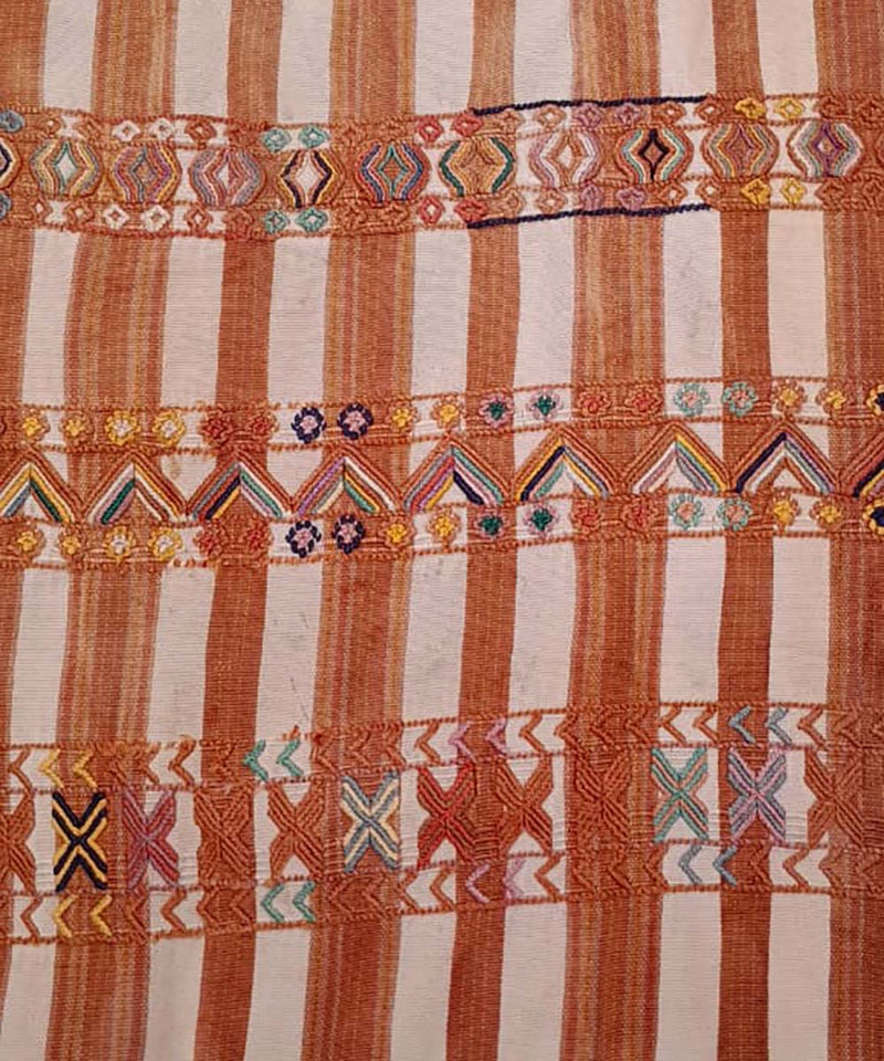 Ochre and white tzute