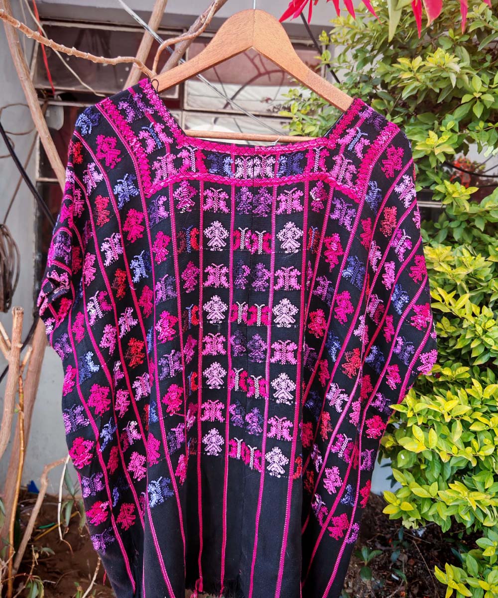 Huipil de Santa Catarina rosa y morado