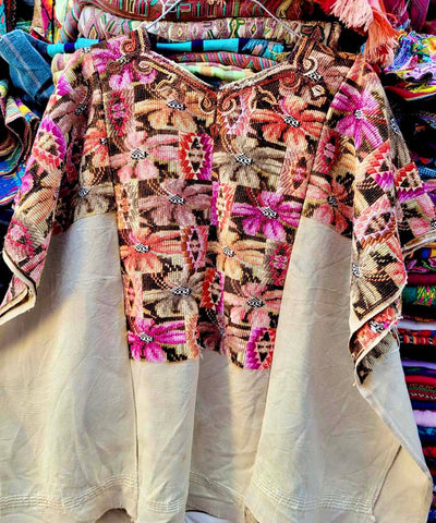 Chichi huipil with stylised flowers