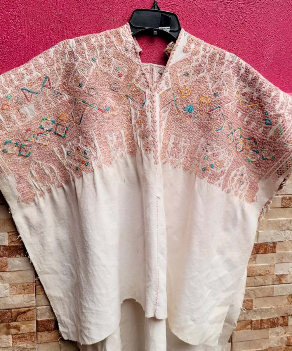 Huipil rosa de Nahuala y huipil azul de Nebaj para Mel