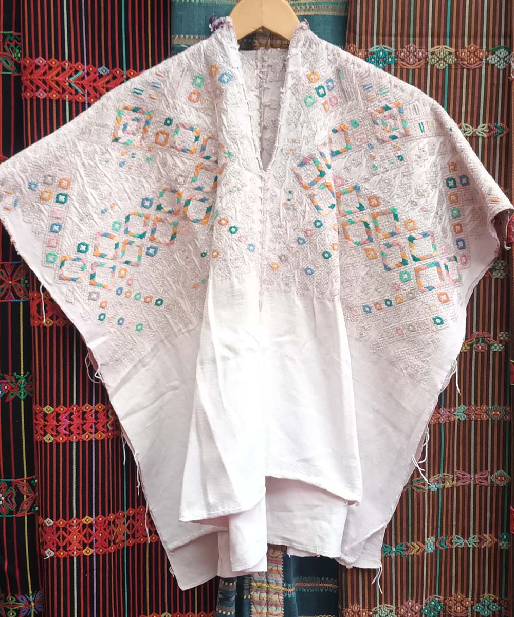 White and pale grey Nahuala huipil with diamonds