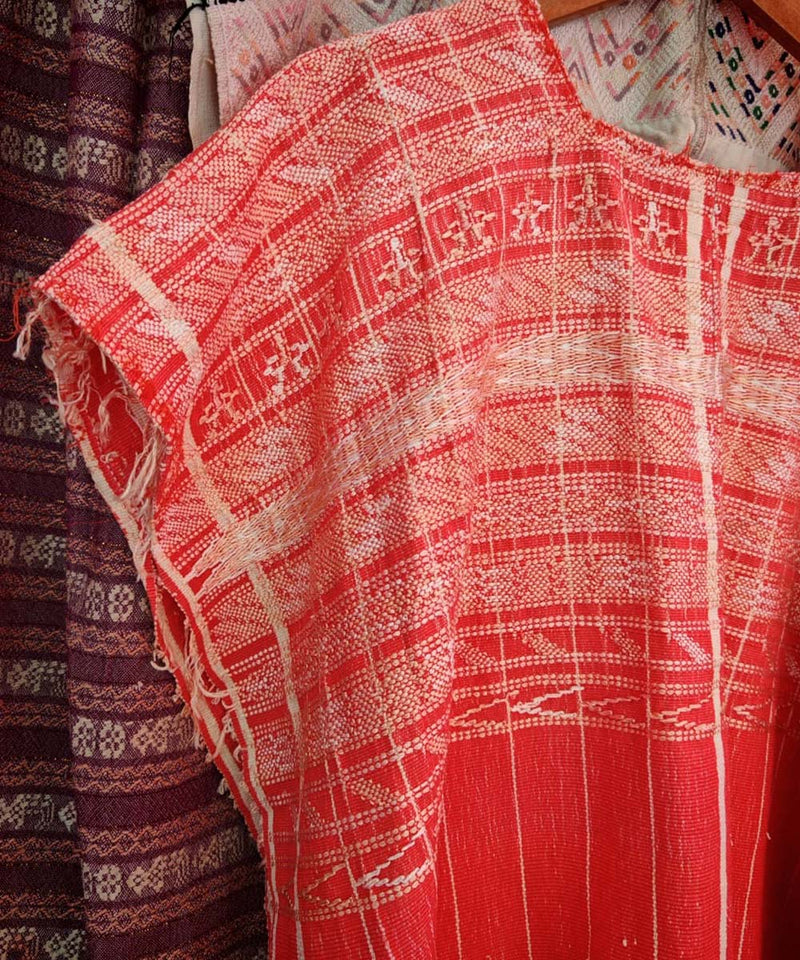 Embroidered Guatemalan huipil - vintage textile