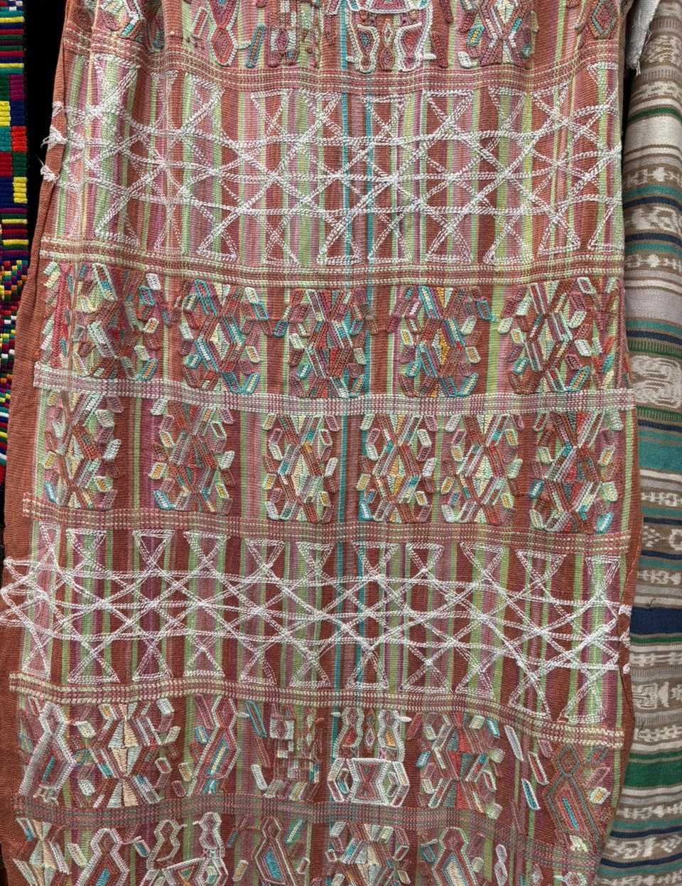 Coral Nebaj tzute #2-104