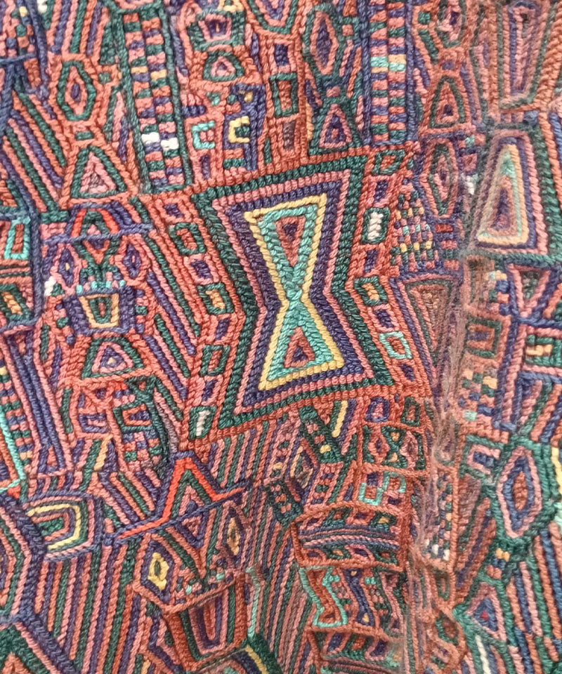 Huipil Nebaj marrón y azul