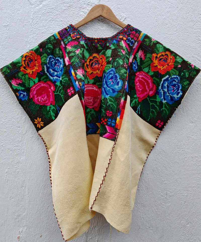 Huipil chichi con rosas antiguas