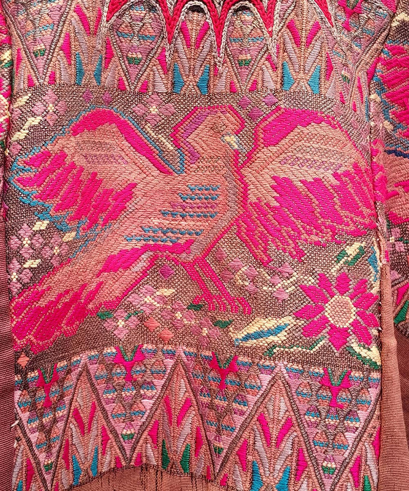 Chichi huipil con palomas