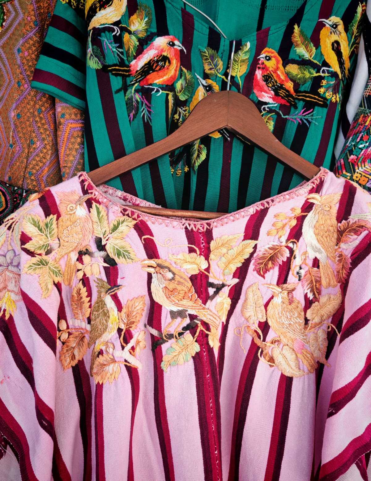 Huipil rosa de Santiago y huipil morado de Nahuala (reservado para Janelle)