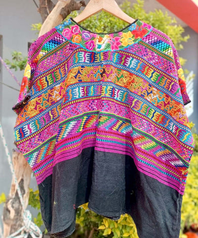Guatemalan huipil - vintage textile