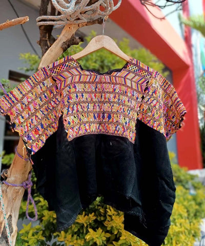 Guatemalan huipil - vintage textile