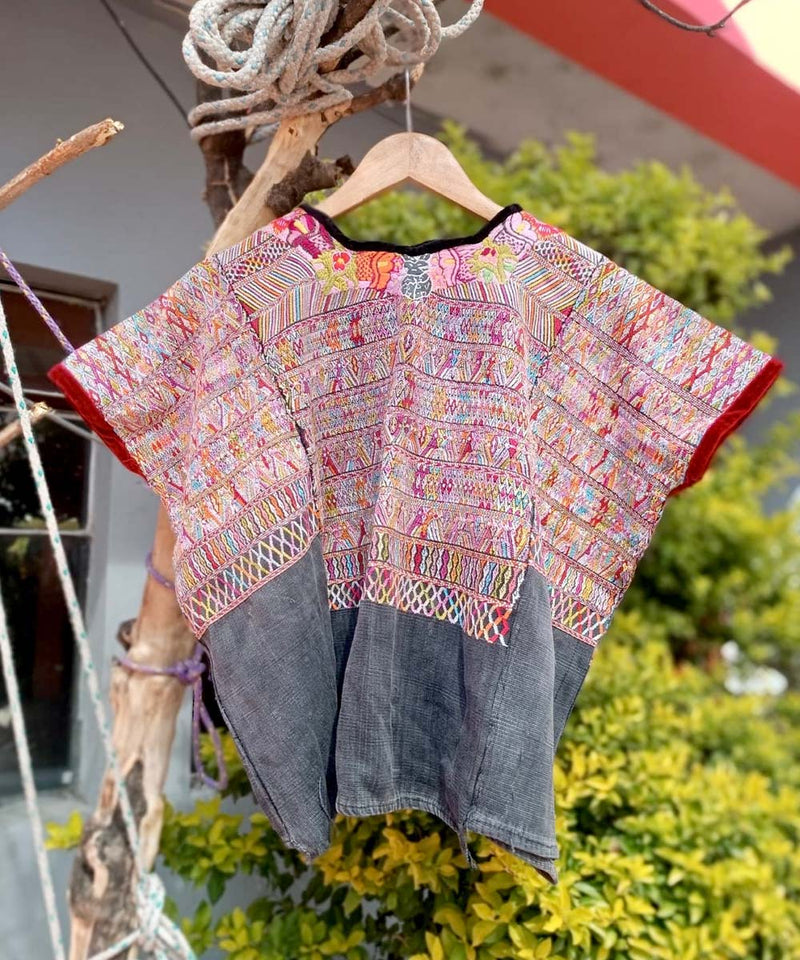 Guatemalan huipil - vintage textile