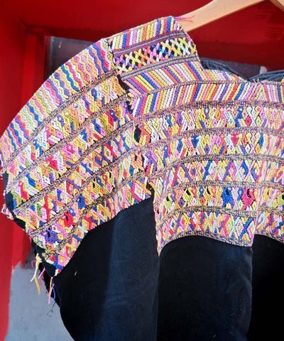 Embroidered Guatemalan huipil - vintage textile