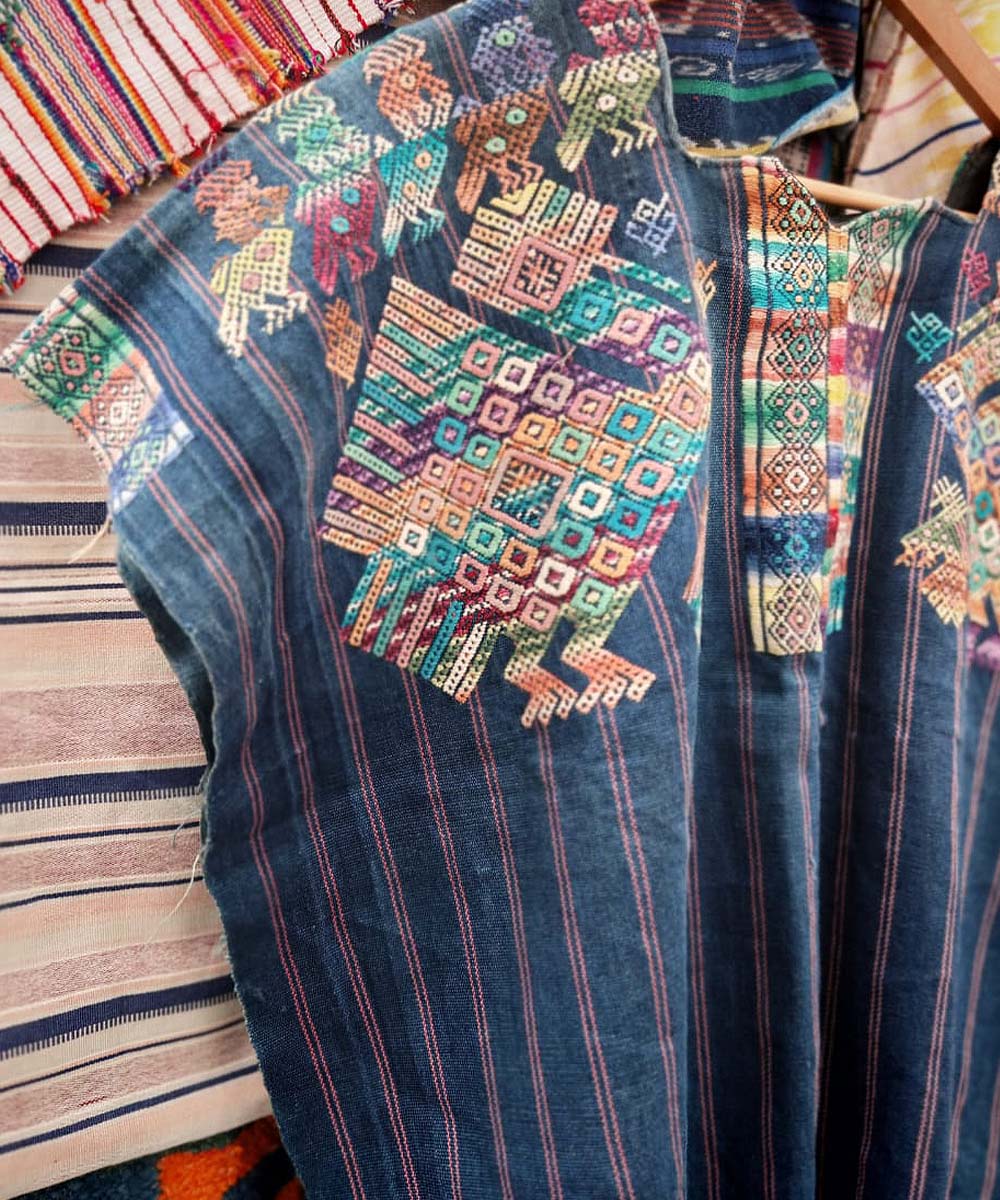 Guatemalan huipil - vintage textile