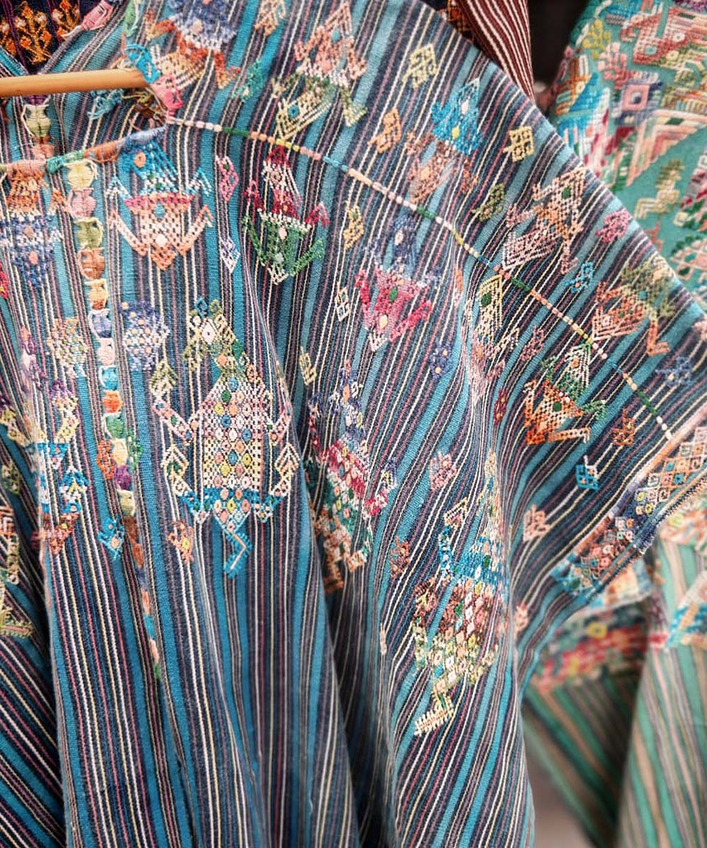 Guatemalan huipil - vintage textile