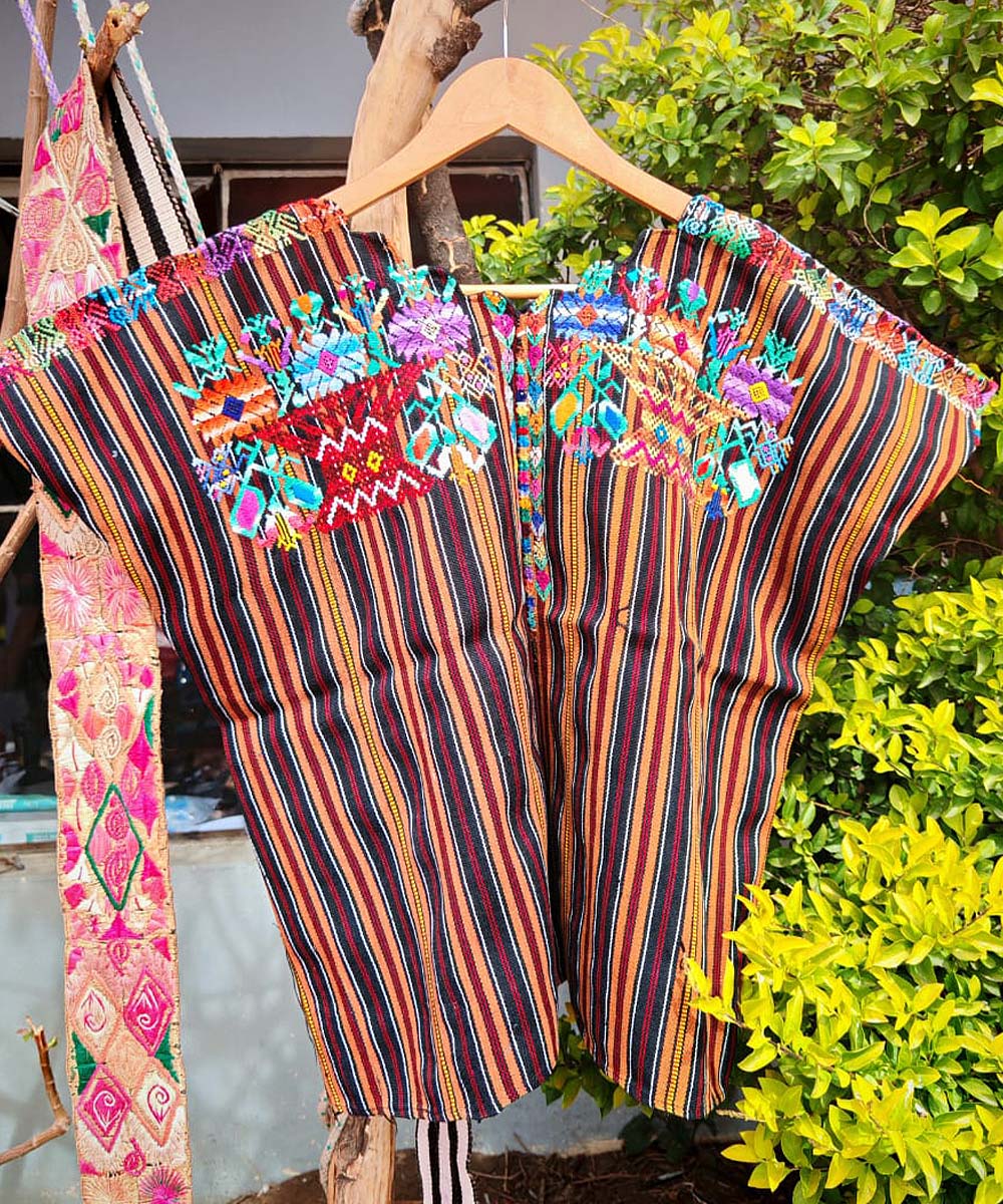 Guatemalan huipil - vintage textile