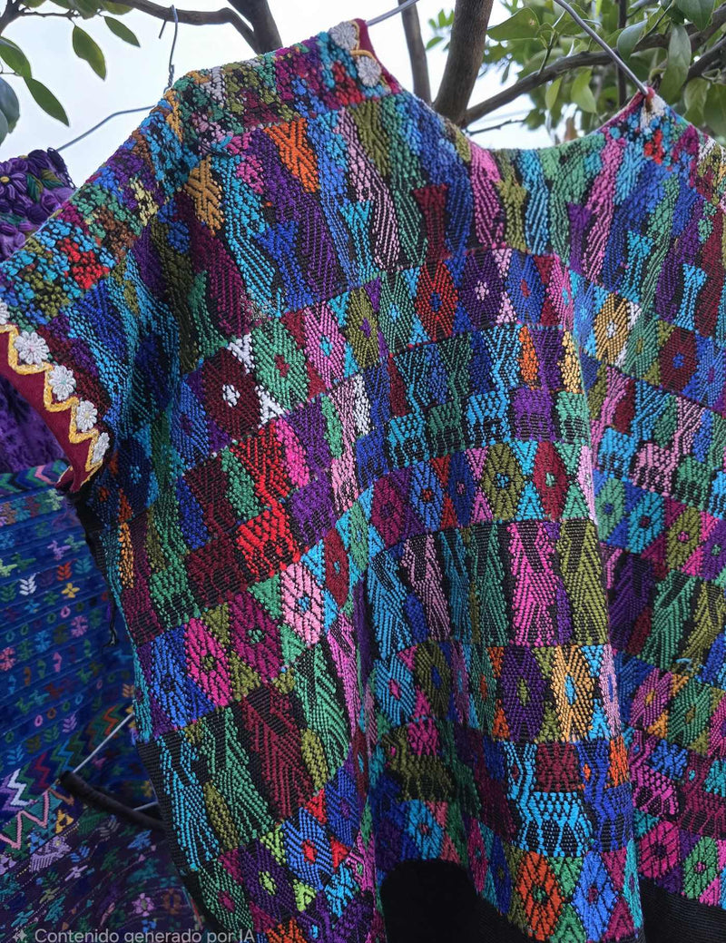 Colourful Rabinal Huipil #8-389