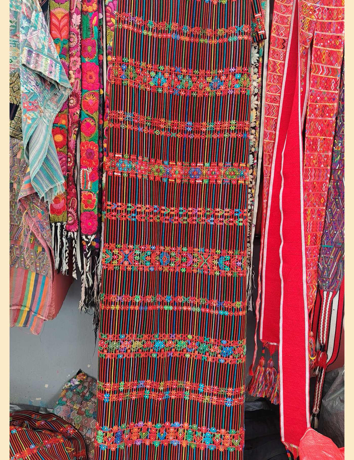 Multicolor with Flowers Aguacatán Corte #10-311