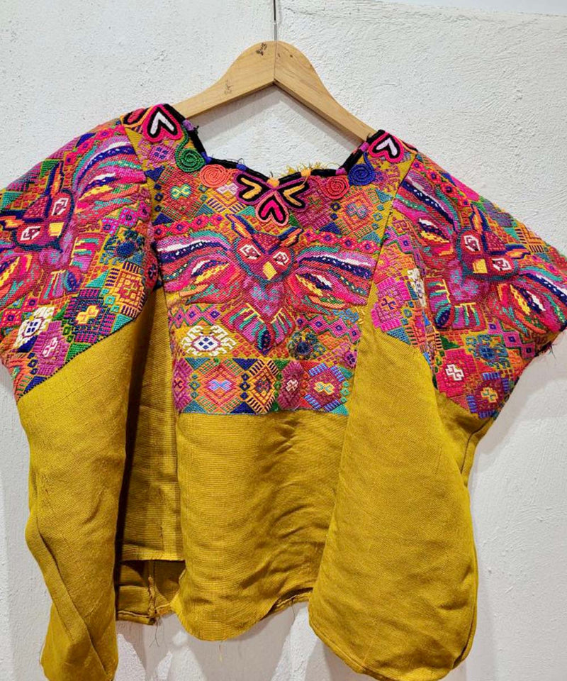 Huipil Chichi color mostaza y rosa