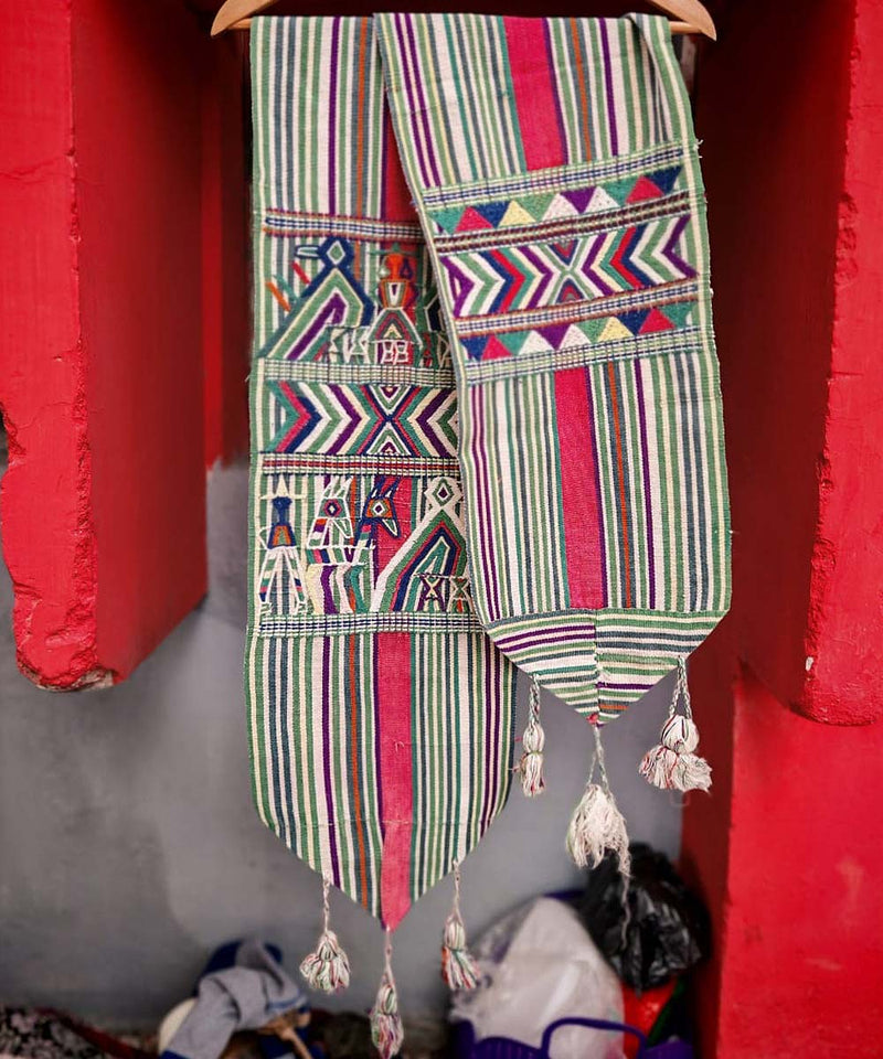 Guatemalan huipil - vintage textile
