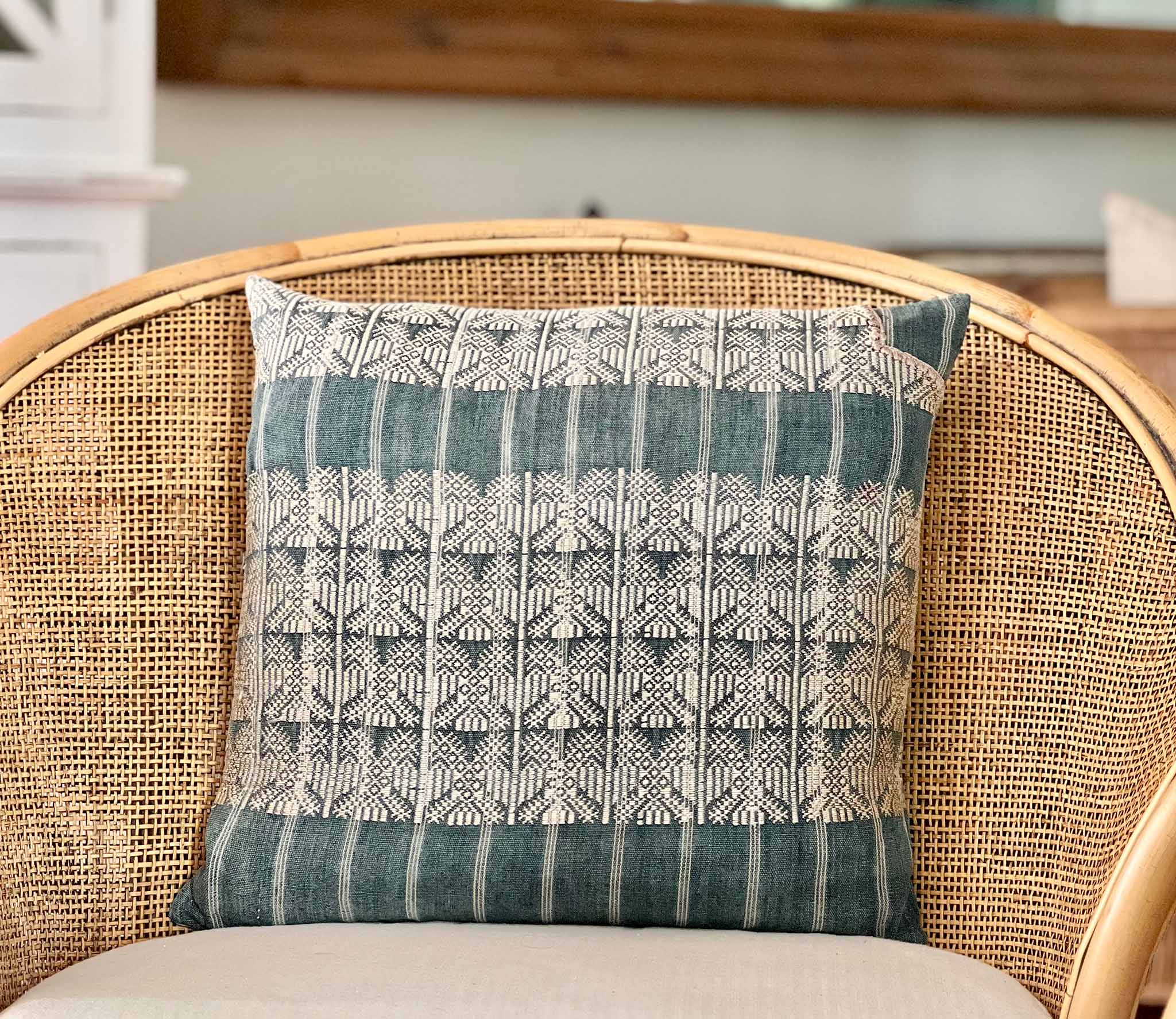 Faded indigo Xejuyub pillow